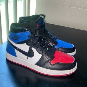 Air Jordan 1 Retro High OG
 Top 3